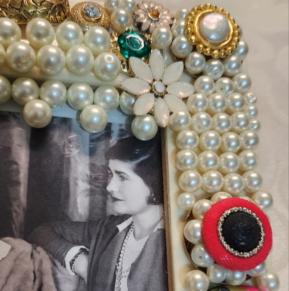 One of a Kind Vintage Style Pearl and Jewel Photo Frame Bold Statement Decor - Picture 14 of 16